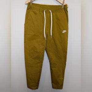 Nike Club Men's Size M Mustard Yellow Lightweight Woven Pants